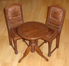 Runder Tisch + 2 Stühle im