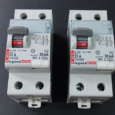 Legrand FI-Schalter/Fl-Schutzschalter 090 56 2P 25A 230V 30mA