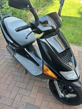 Aprilia SR 50 LC , Schwarz Lackiert . Diverse Neuteile Verbaut
