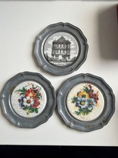 3 antike Zink-Untersetzer um