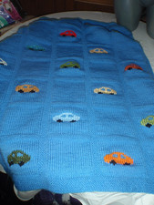 Babydecke Handarbeit lblau, aufgestickte Autos, gestrickt Neu