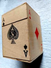 Holz-Kasten für Kartenspiele Kreuz Pik Herz Karo Holz natur ca. 8 x 8 x 11 cm