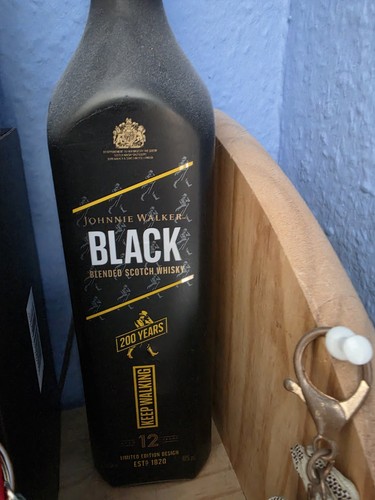 Johnnie walker black - johnnie,