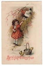 AK Ostern, Prägekarte, Mädchen stiehlt Henne Eier, Korb, Küken