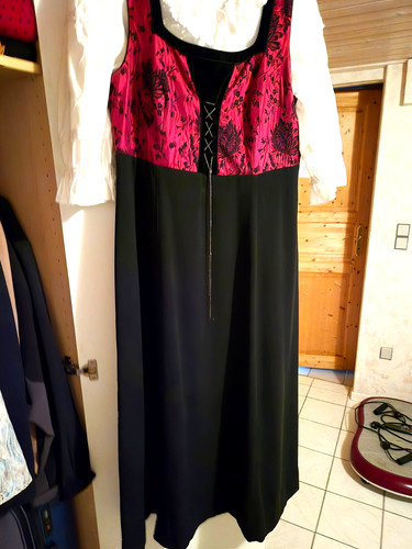 Wunderschönes dirndl mit - wunderschönes,