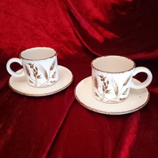 2 Tassen und Untertassen