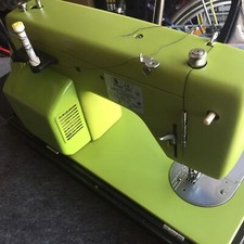 Nähmaschine /Quelle / massiv