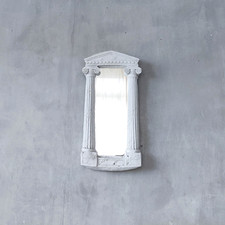 Handgefertigter Spiegel im