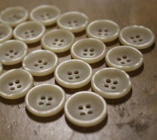 19 Hellgelb schillernde