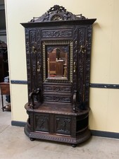 Antike Bretonische Garderobe