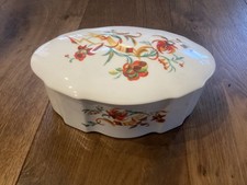 Große alte Porzellan