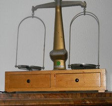 antike Apotheken-Waage aus Besigheim, mit Gewichten