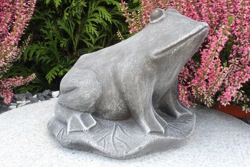 Steinfigur frosch auf blatt - frosch,