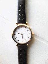 Armbanduhr - Damen - Primatis – neuwertig - das Armband der Uhr ist khaki / brau