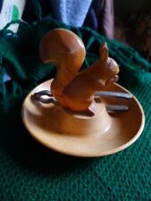 Holz Schale mit Eichhörnchen Nußknacker gußeisen Hand geschnitzt