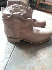 Exclusive Stiefeletten aus weichem Leder in Braun von  PiureGr.41 Neu