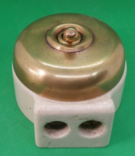 A / Antik: alter Aufputz Lichtschalter / Kippschalter; Messing + Porzellan