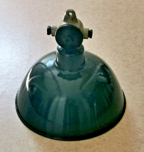 Schwarze ddr fabriklampe - "ddr",