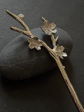 Haarnadel Zweig mit Blüten