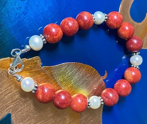 Korallenarmband mit