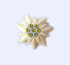 alte Brosche, Edelweiß aus Bein geschnitzt, 4 cm Ø