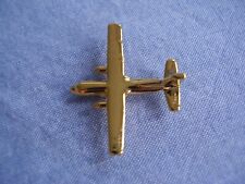 Pin Saab 2000 Turboprop Flugzeug Aircraft Schweden in goldfarben