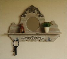 Zauberhafter Wandspiegel vier Haken Verzierungen Spiegel Landhaus Shabby NEU