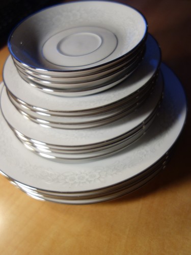 Beautiful porcelain dinner - 16,