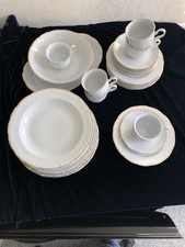 Speise + Kaffeeservice für 6 Personen Weiß Mit Goldrand/ Apulum/ Neuwertig