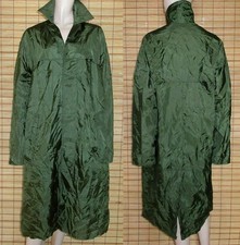 GRÜNER REGENMANTEL - RAINCOAT