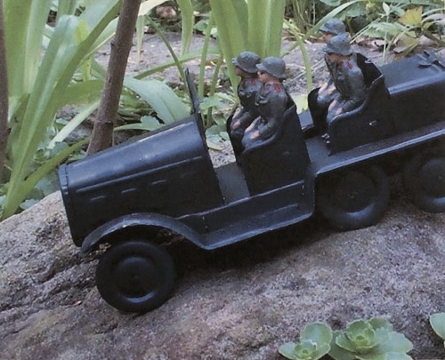 Altes blechauto militär - blechauto,