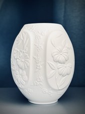 KAISER Germany Vase 0818 Biskuitporzellan mit floralem Relief Design von M. Frey