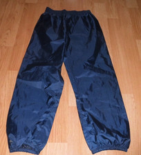 1  schöne Regenhose von Decathlon in der größe  116-122 cm