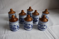 Alte Gewürzdosen mit Deckel