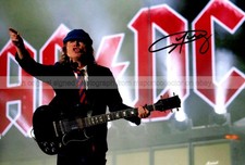 Angus Young Musician ACDC signiertes 12 x 8 Foto *mit Nachweis & Echtheitszertifikat*