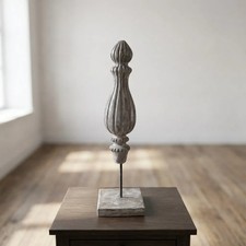 Dekoskulptur Holz auf Sockel