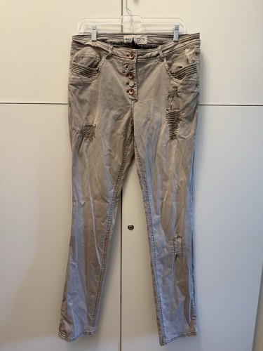 Cecil hose stretch - cecil, destroyed
