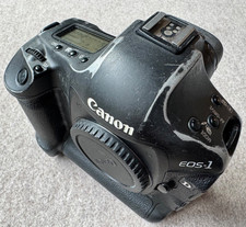 Canon EOS-1D Mark IV 16.1 MP - starke Patina - nur 41734 Auslösungen