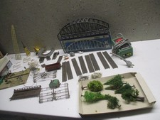 KONVOLUT Märklin 7263 Bogenbrücke + MSF-TRAFO 6735 + H0 Schienen, Schalter, etc