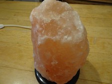 Salzlampe, Leuchte aus Salz von Bärbel Drexel mit Marmorfuß. 4,6 kg Gewicht