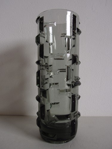 Vase mit geometrischem relief - vase,