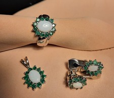 Smaragd mit Opal Edelstein