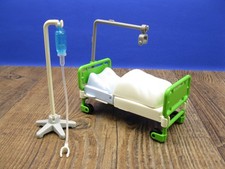 Krankenhaus Bett mit Zubehör