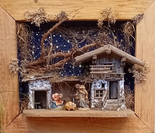 Krippenstall mit figuren - krippenstall,