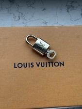 Louis Vuitton Schloss Nr. 319