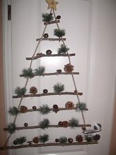 Hängender  Holz Tannenbaum aus 8 Ästen   Wand Deko geschmückt