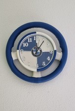 BMW -Wanduhr, Echtleder blau weiß, auf Momo Lenkrad, handgenäht. UNIKAT !