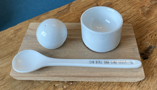 Eierbecher set mit - eierbecher, salzstreuer