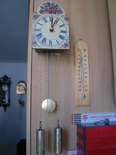 KLEINE Schwarzwalduhr (ca. 1890-1900), Stundenschlag auf Tonfeder, restauriert