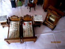 Antikes kleines Puppenhaus -